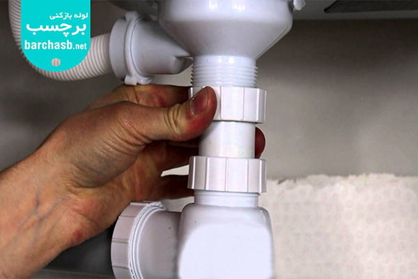 نصب سیفون بخشی از بستن لوله زیر سینک ظرفشویی