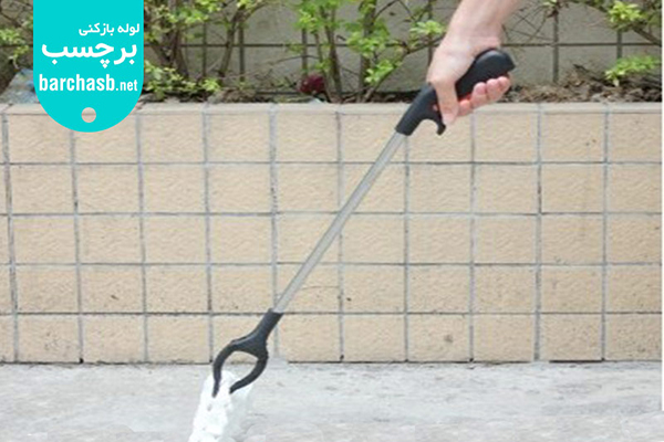 افتادن موبایل در چاه توالت و استفاده از انبر فاضلابی