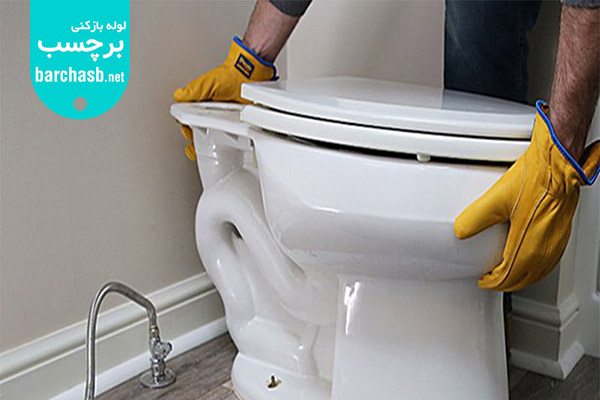 مرحله جدا کردن از کف در نصب توالت فرنگی
